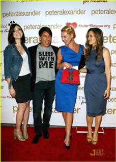 Mandy Moore feet photo thumbnail