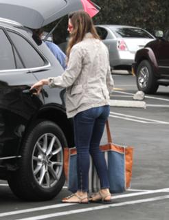 Jessica Biel feet photo thumbnail
