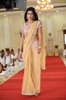 Shriya Saran feet photo thumbnail