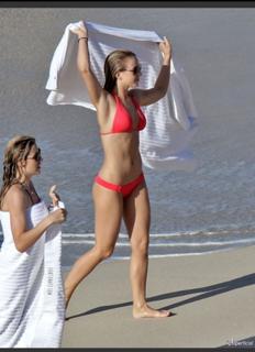 Julianne Hough feet photo thumbnail