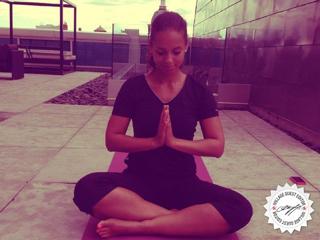 Alicia Keys feet photo thumbnail