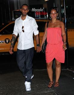 Alicia Keys feet photo thumbnail