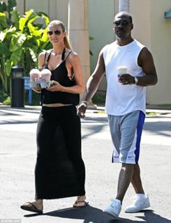 Paige Butcher feet photo thumbnail