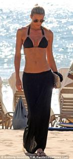 Paige Butcher feet photo thumbnail