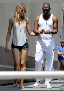 Paige Butcher feet photo thumbnail