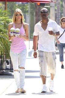 Paige Butcher feet photo thumbnail