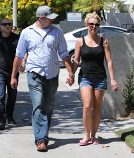 Britney Spears feet photo thumbnail