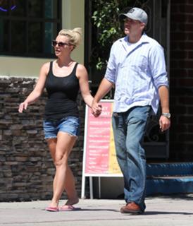 Britney Spears feet photo thumbnail