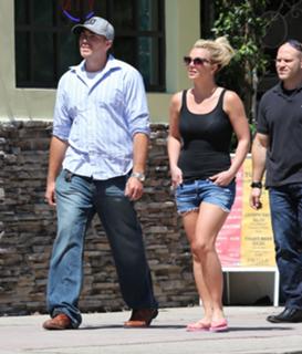 Britney Spears feet photo thumbnail