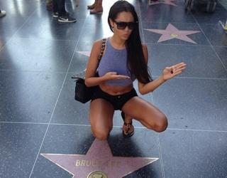 Nabilla Benattia feet photo thumbnail