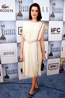 Anne Hathaway feet photo thumbnail