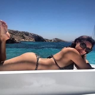 Kelly Brook feet photo thumbnail