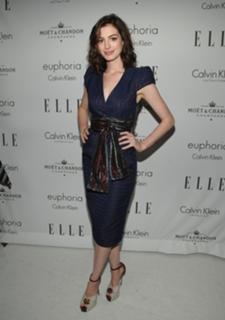 Anne Hathaway feet photo thumbnail