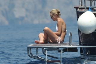 Sharon Stone feet photo thumbnail