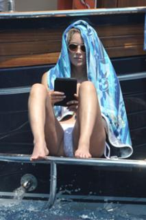 Sharon Stone feet photo thumbnail