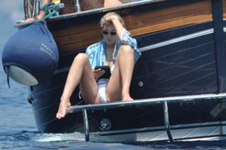 Sharon Stone feet photo thumbnail