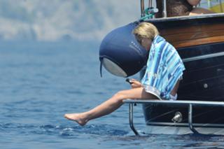 Sharon Stone feet photo thumbnail