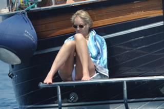 Sharon Stone feet photo thumbnail