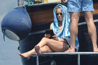 Sharon Stone feet photo thumbnail