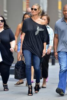 Heidi Klum feet photo thumbnail