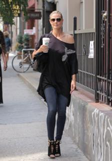 Heidi Klum feet photo thumbnail