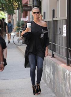 Heidi Klum feet photo thumbnail