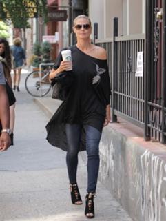 Heidi Klum feet photo thumbnail