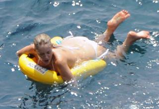Sharon Stone feet photo thumbnail