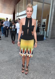 Cat Deeley feet photo thumbnail