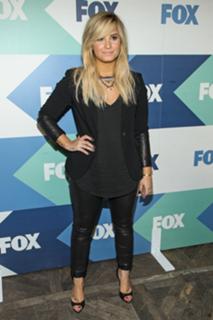 Demi Lovato feet photo thumbnail