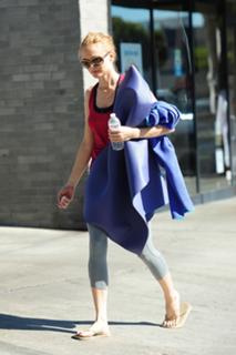 Heather Graham feet photo thumbnail