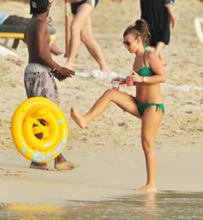 Coleen Rooney feet photo thumbnail