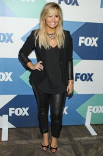 Demi Lovato feet photo thumbnail