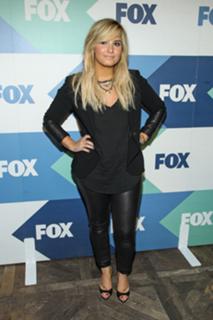 Demi Lovato feet photo thumbnail