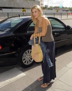 Joanna Krupa feet photo thumbnail
