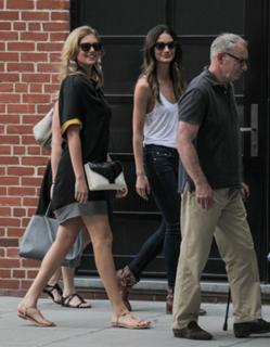 Kate Upton feet photo thumbnail
