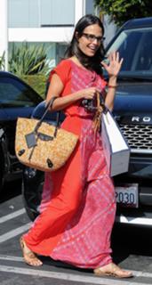 Jordana Brewster feet photo thumbnail