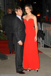 Katie Holmes feet photo thumbnail