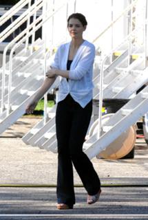 Katie Holmes feet photo thumbnail