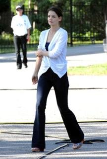 Katie Holmes feet photo thumbnail