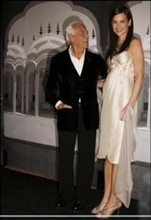 Katie Holmes feet photo thumbnail