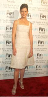 Katie Holmes feet photo thumbnail