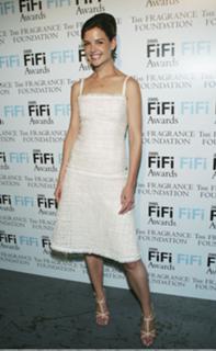 Katie Holmes feet photo thumbnail