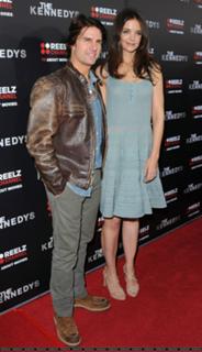 Katie Holmes feet photo thumbnail
