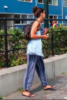 Katie Holmes feet photo thumbnail