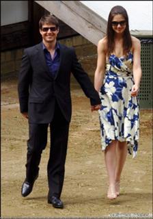 Katie Holmes feet photo thumbnail