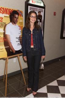 Katie Holmes feet photo thumbnail