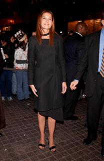 Katie Holmes feet photo thumbnail
