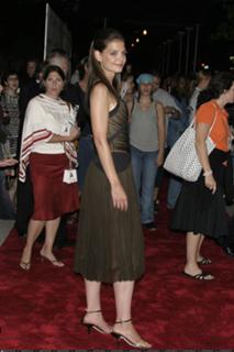 Katie Holmes feet photo thumbnail