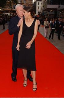 Katie Holmes feet photo thumbnail